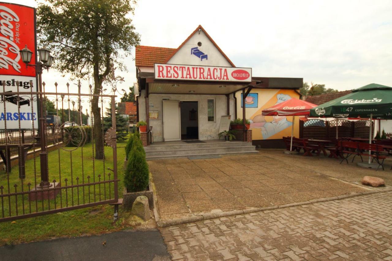 Restaurant & 